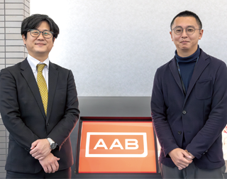 秋田朝日放送株式会社　技術局 放送技術部長 兼 ビジネス開発本部副本部長 小野 裕介 様（写真左）放送技術部 兼 ビジネス開発本部副部長 平塚 広大 様（写真右）